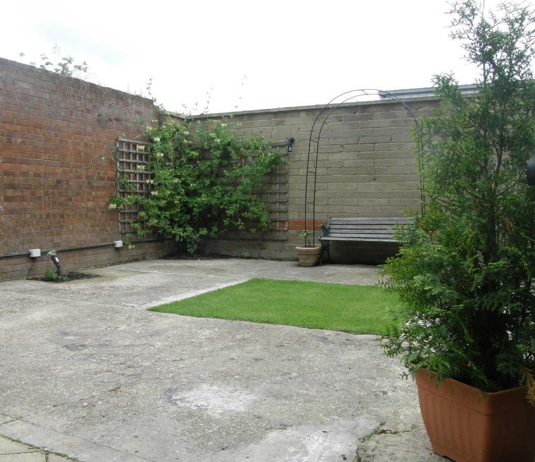 The Bridge Hotel Thrapston  Luaran gambar