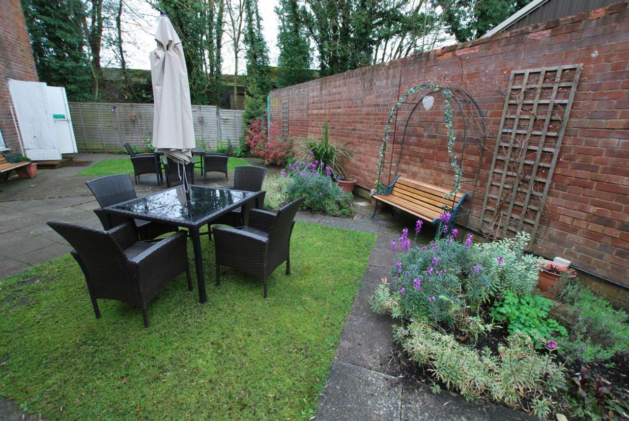 The Bridge Hotel Thrapston  Luaran gambar